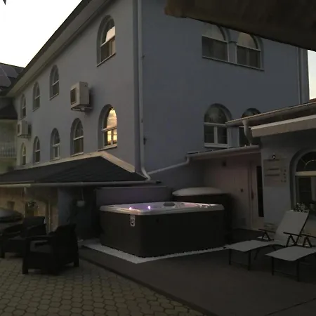 Marvany Panzio אורחן 4*