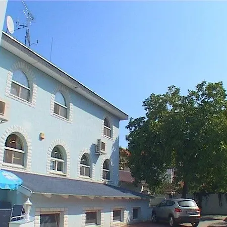 Marvany Panzio אורחן