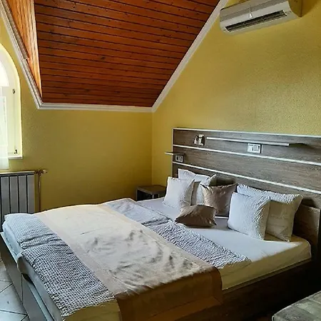 Márvány Panzió 4*