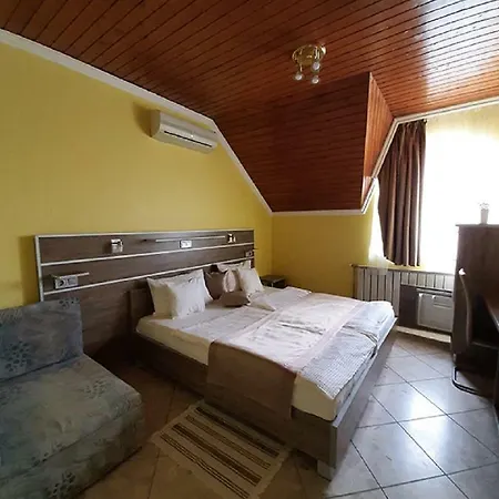 Márvány Panzió 4*